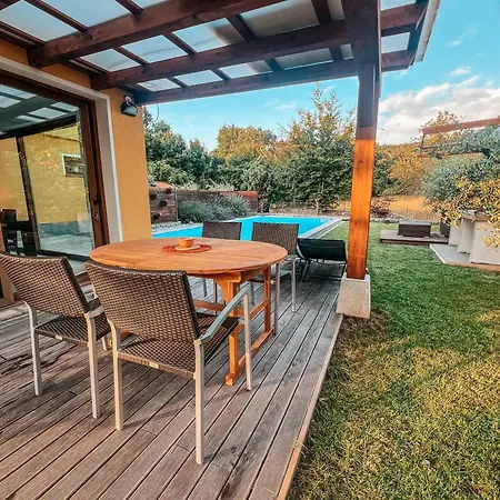 Olive Garden Family With Private Pool Appartement *